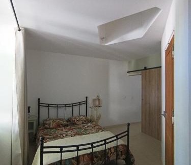 Montfrin Apartamento | Dans maison de maître, appartement indépendant.