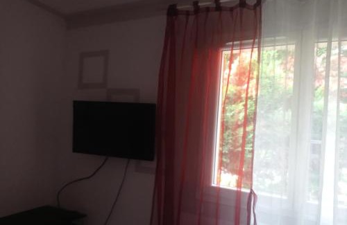 Bias Casa | Dans maison familiale loue Ch1 vintage rouge 2 pers, couple