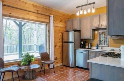 Stanton Cabina | Dappled Grey Cabin with hot tub at Red River Gorge