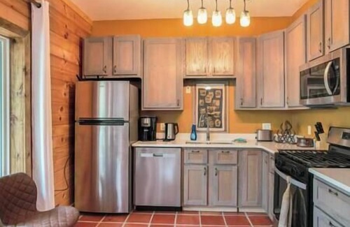 Stanton Cabina | Dappled Grey Cabin with hot tub at Red River Gorge