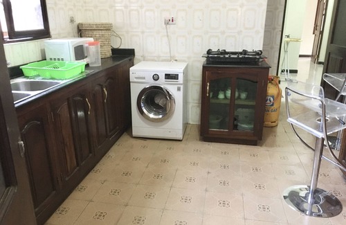Dar es Salaam Casa | Dar es Salaams, una casa moderna privada de 2 dormitorios a 20 minutos de la playa.