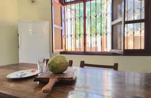 Dar es Salaam Casa | Dar es Salaams, una casa moderna privada de 2 dormitorios a 20 minutos de la playa.