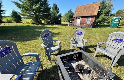 Greene Cabina | Dark Sky Cabin – Cozy Retreat with Wi-Fi & Fire Pit