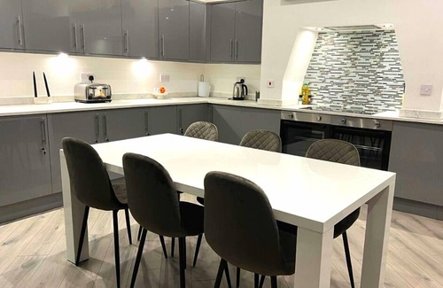 Wigan Apartamento | Darlington Suites by SA Stays