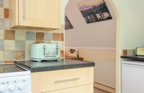 St. Ann's Chapel Cabaña | DART LODGE, pet friendly, character holiday cottage in Callington