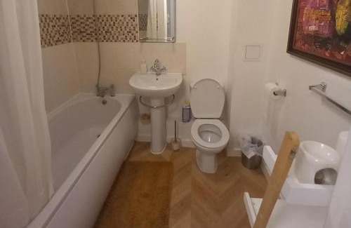 Dartford Apartamento | Dartford Sleeps 5 Pets Ok with Balcony & Parking