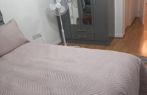 Dartford Apartamento | Dartford Sleeps 5 Pets Ok with Balcony & Parking