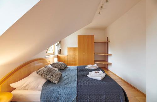 Lutzmannsburg Casa | DAS BURGENNEST, Bademantelgang zur Therme Lutzmannsburg, Garten, Parkplatz