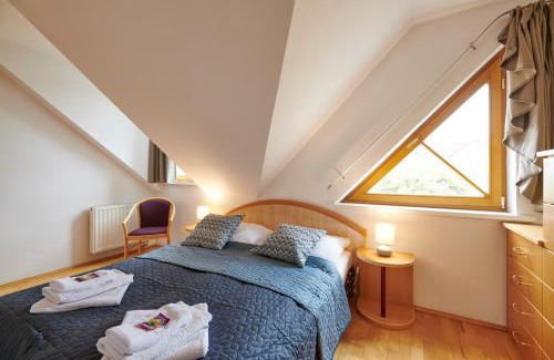 Lutzmannsburg Casa | DAS BURGENNEST, Bademantelgang zur Therme Lutzmannsburg, Garten, Parkplatz