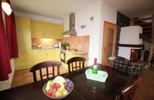 Fuhlendorf Casa | Dat Steinhus, Ferienhaus in Fuhlendorf mit Sonniger Terrasse
