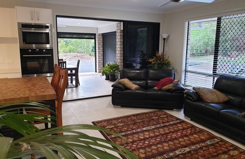 Peachester Casa | 'Daveron Bower' Sunshine Coast Hinterland Escape