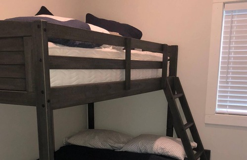 Davis Park Casa | DAVIS PARK-BEAUTIFUL, casa de playa recientemente renovada con 4 habitaciones / 2 baños y aire acondicionado