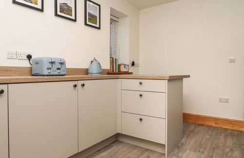 Fourstones Near Bentham Cabaña | DAWSONS COTTAGE, pet friendly, with a garden in High Bentham