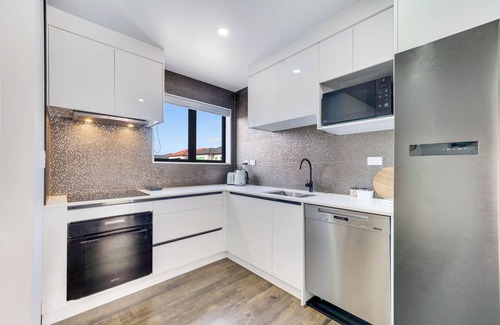 Papatoetoe Casa | Daylight House – Dwell & Delight near Auckland Airport