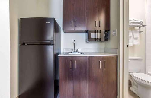 Oxford Hotel | Days Inn and Suites by Wyndham Oxford