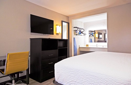 Gracewood Hotel | Days Inn by Wyndham Augusta / Fort Eisenhower