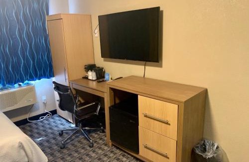 Borough Park Hotel | Days Inn by Wyndham Brooklyn Borough Park