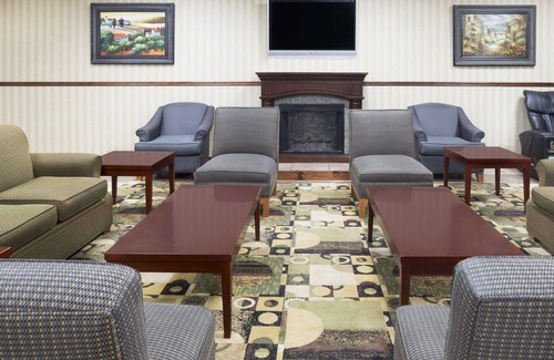 Columbus Hotel | Days Inn by Wyndham Columbus-North Fort Moore