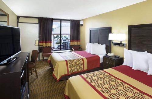Columbus Hotel | Days Inn by Wyndham Columbus-North Fort Moore