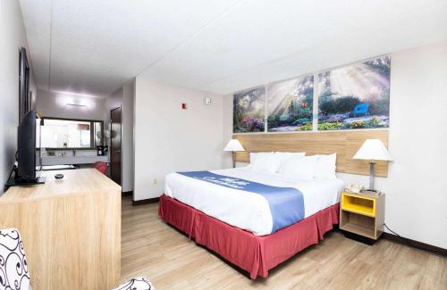 Huber Heights Hotel | Days Inn by Wyndham Dayton Huber Heights Northeast