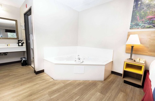 Huber Heights Hotel | Days Inn by Wyndham Dayton Huber Heights Northeast