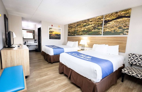 Huber Heights Hotel | Days Inn by Wyndham Dayton Huber Heights Northeast