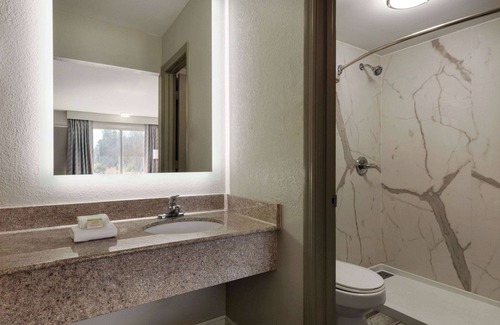 Emporia Hotel | Days Inn by Wyndham Emporia