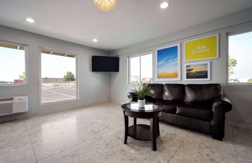 Raisin Hotel | Days Inn by Wyndham Fresno South