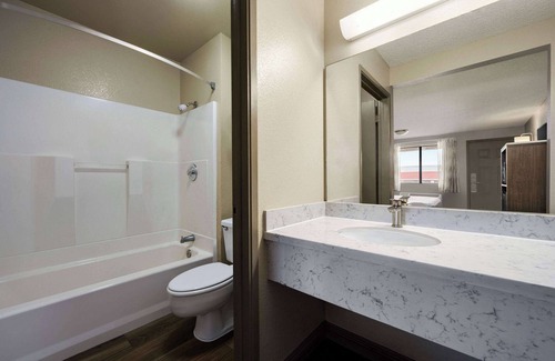 Raisin Hotel | Days Inn by Wyndham Fresno South