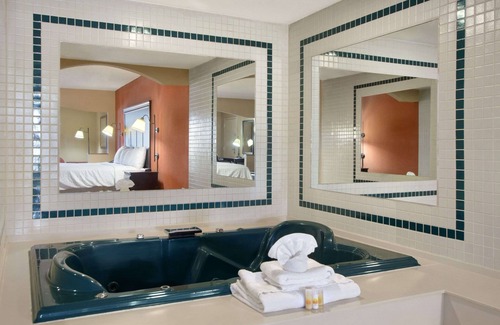 Longview Hotel | Days Inn by Wyndham Longview South