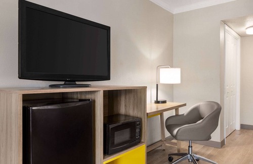 Miami Springs Hotel | Days Inn by Wyndham Miami Airport North