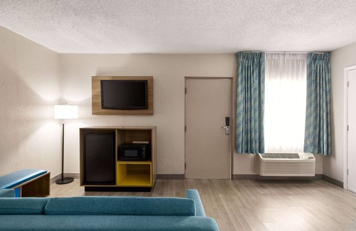 Miami Springs Hotel | Days Inn by Wyndham Miami Airport North