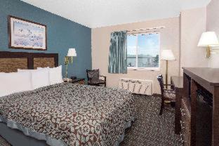Neenah Hotel | Days Inn by Wyndham Neenah