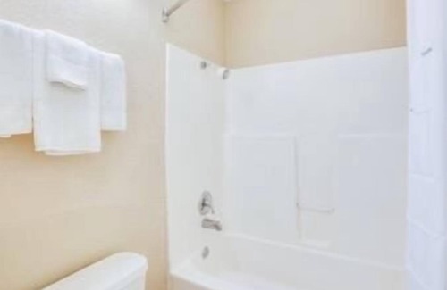 Newport Hotel | Days Inn by Wyndham Newport