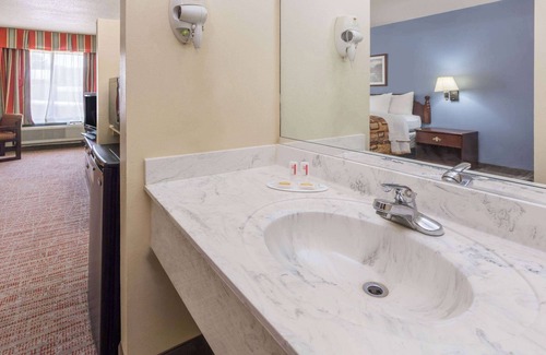 Rayne Hotel | Days Inn by Wyndham Rayne/Crowley