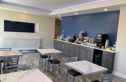 Troy Hotel | Days Inn by Wyndham Troy IL