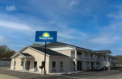 Troy Hotel | Days Inn by Wyndham Troy IL