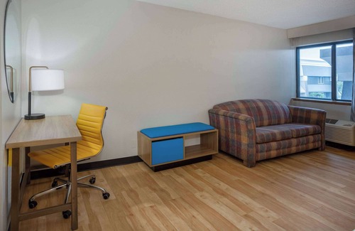 Pleasant Prairie Hotel | Days Inn by Wyndham Pleasant Prairie Kenosha