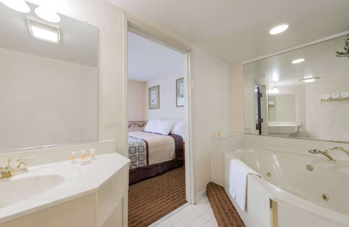 Yadkinville Hotel | Days Inn by Wyndham Yadkinville