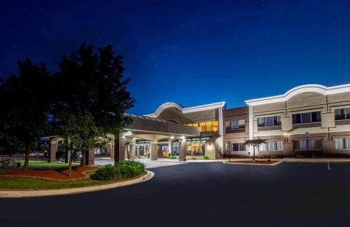 Rochester Hills Hotel | Days Inn & Suites by Wyndham Rochester Hills MI