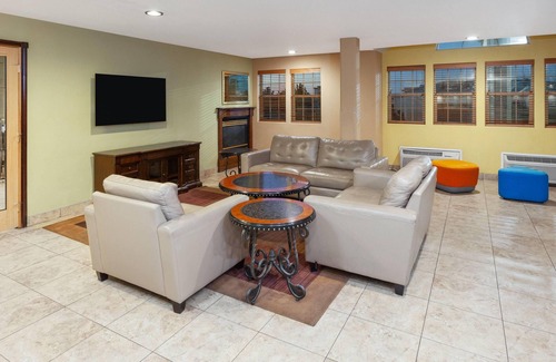 Airway Heights Hotel | Days Inn & Suites by Wyndham Spokane Airport Airway Heights