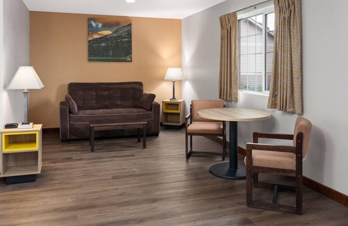 Airway Heights Hotel | Days Inn & Suites by Wyndham Spokane Airport Airway Heights