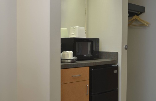 Victory Hills Hotel | Days Inn & Suites by Wyndham Airport Albuquerque