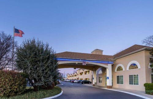 Cherry Hill Hotel | Days Inn & Suites by Wyndham Cherry Hill - Philadelphia
