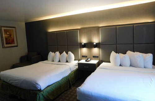 Gatlinburg Hotel | Days Inn & Suites by Wyndham Downtown Gatlinburg Parkway