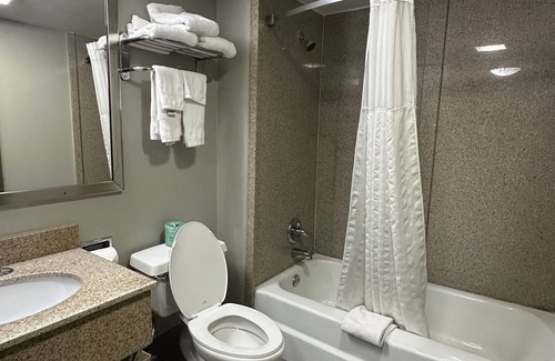 Gatlinburg Hotel | Days Inn & Suites by Wyndham Downtown Gatlinburg Parkway