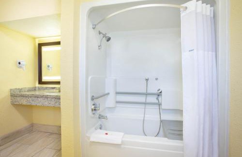 Lordsburg Hotel | Days Inn & Suites by Wyndham Lordsburg