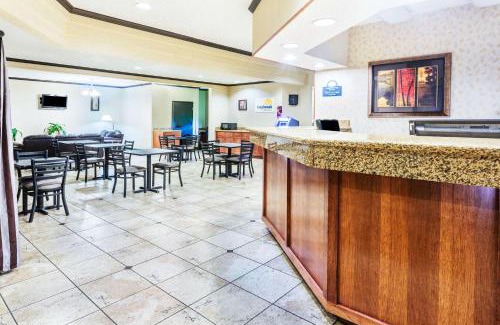 Vancouver Hotel | Days Inn & Suites by Wyndham Vancouver