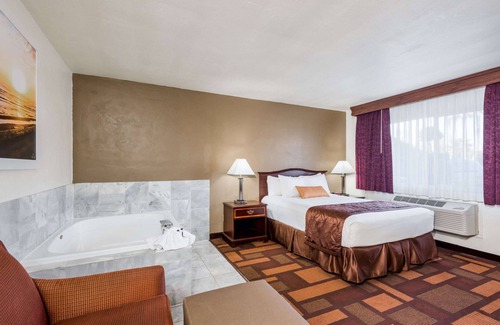 Lodi Hotel | Days Inn & Suites by Wyndham Lodi