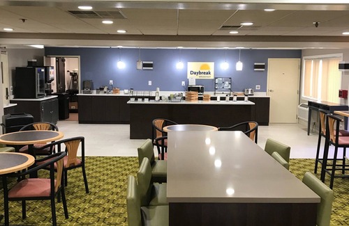 Rochester Hills Hotel | Days Inn & Suites by Wyndham Rochester Hills MI